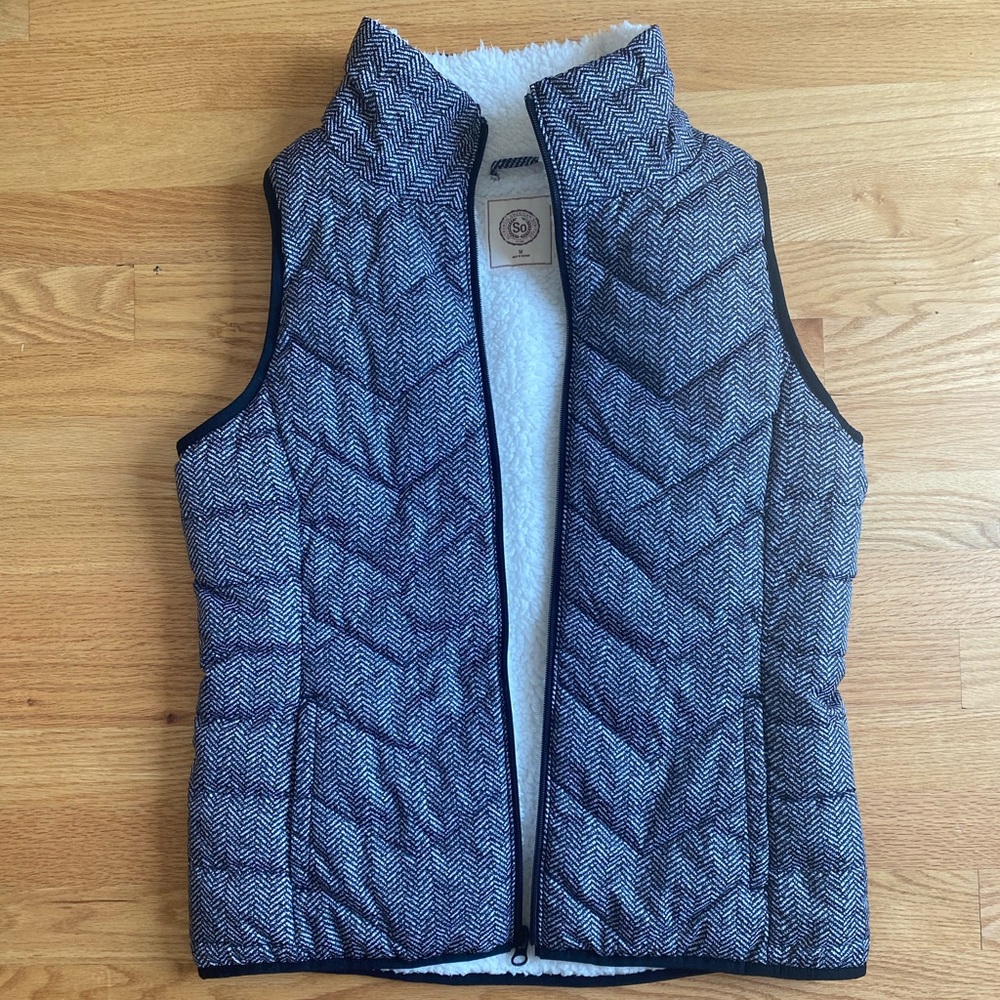 Black and White Vest - Sherpa inside